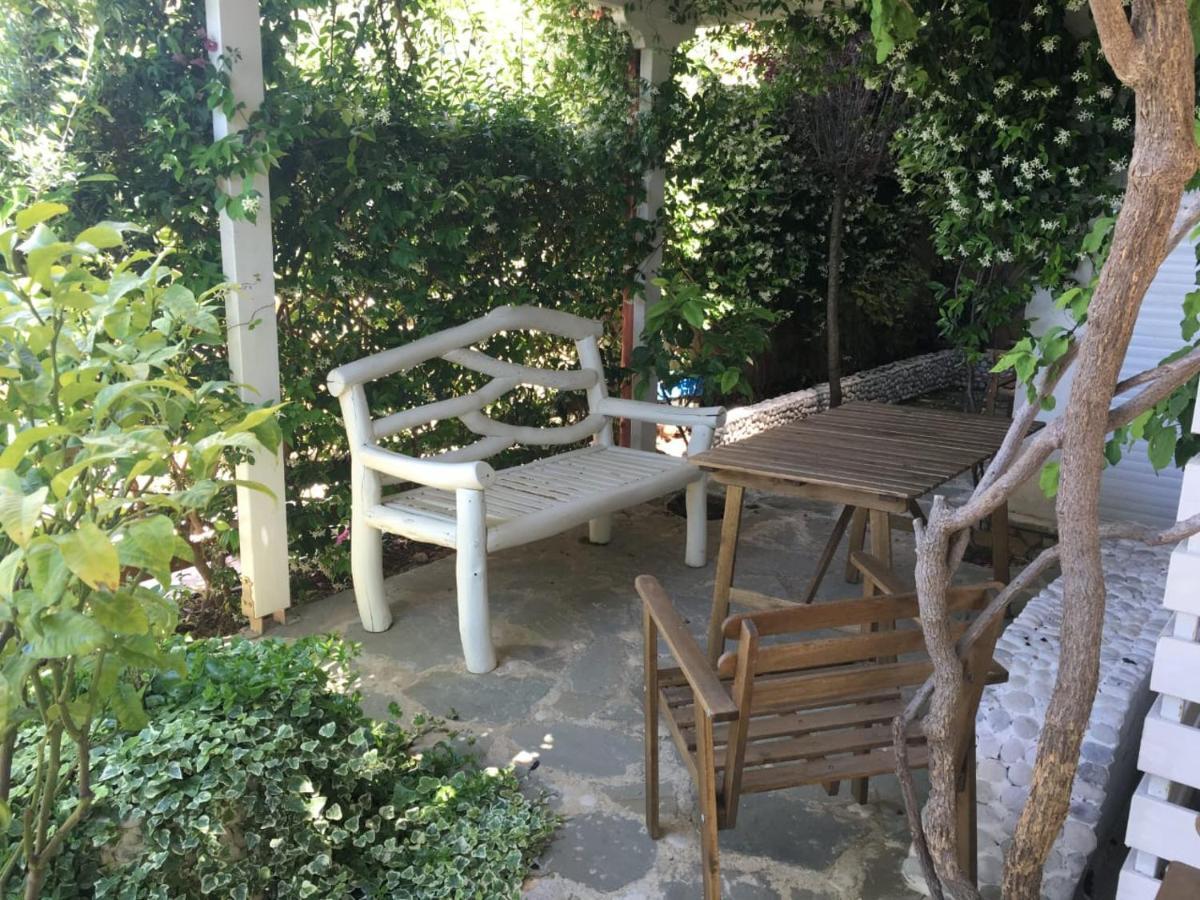 Olives Residence Dhermi Bagian luar foto