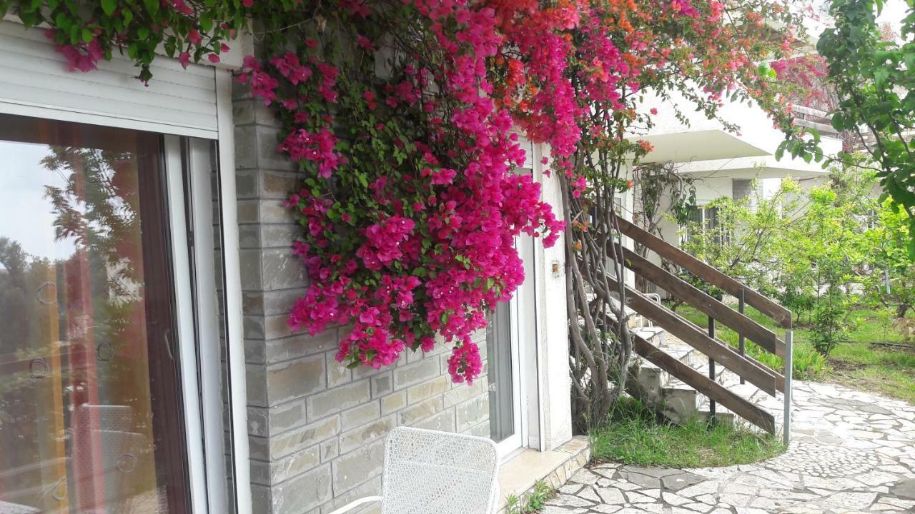 Olives Residence Dhermi Bagian luar foto