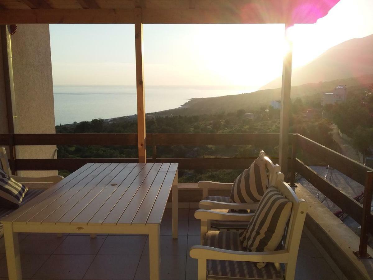 Olives Residence Dhermi Bagian luar foto