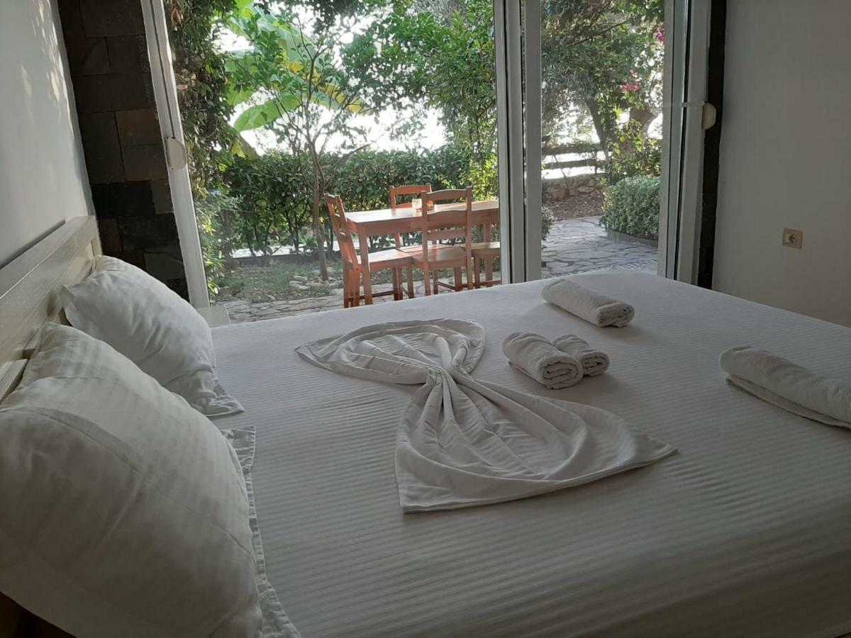 Olives Residence Dhermi Bagian luar foto